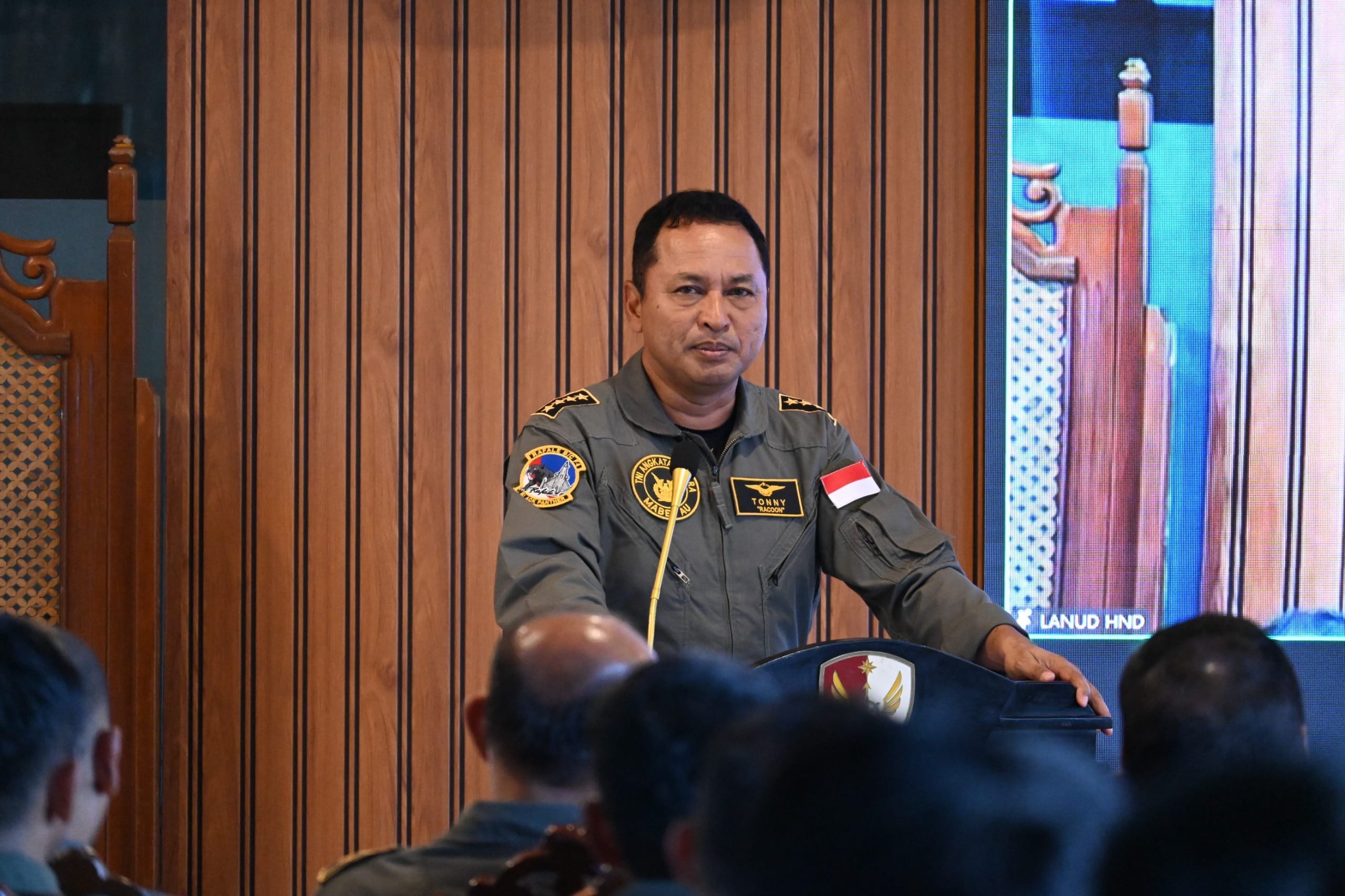 WhatsApp Image 2026-04-21 at 10.40.39 (1) Kunjungi Lanud Sultan Hasanuddin, Kasau Tekankan Perwira TNI AU Harus Adaptif, Berkarakter, dan Tunjukkan Kualitas Kepemimpinan