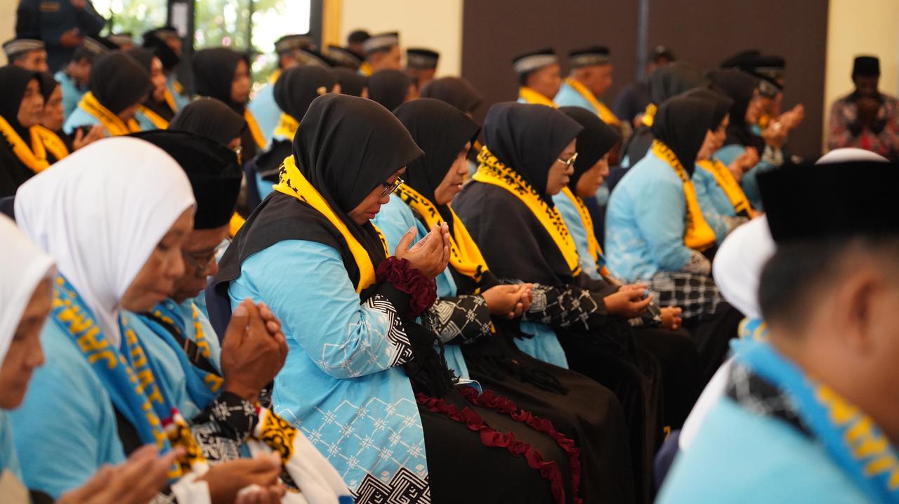 Kasdam XVIII/Kasuari Hadiri Pelepasan Jamaah Haji Papua Barat : Sinergi dan Kepedulian Mengiringi Langkah Suci ke Tanah Suci