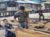 Satgas TMMD Tuntaskan Pemasangan Pintu MCK Umum di Kampung Keakwa
