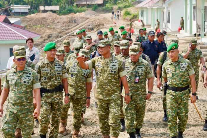 Wapang TNI Tinjau Yonif TP 842/Badak Sakti, Dukung Pertahanan dan Ekonomi Daerah