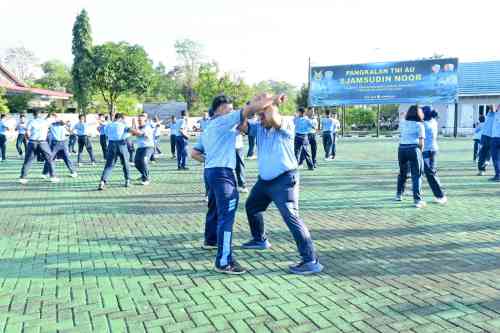 Perkuat Fisik, Mental, dan Kesiapsiagaan, Personel Lanud Sjamsudin Noor Asah Kemampuan Bela Diri Taktis