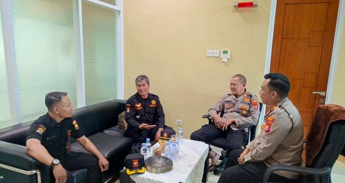 AKP Yan Hendra dan Juwono Perkuat Sinergi Senkom-Polri, Soroti Kamtibmas dan Kesadaran Buang Sampah