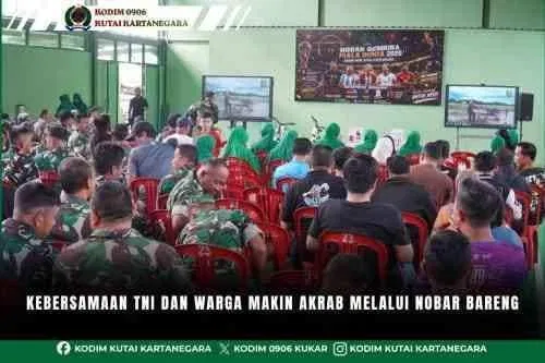 Kebersamaan TNI Dan Warga Makin Akrab Melalui Nobar Bareng