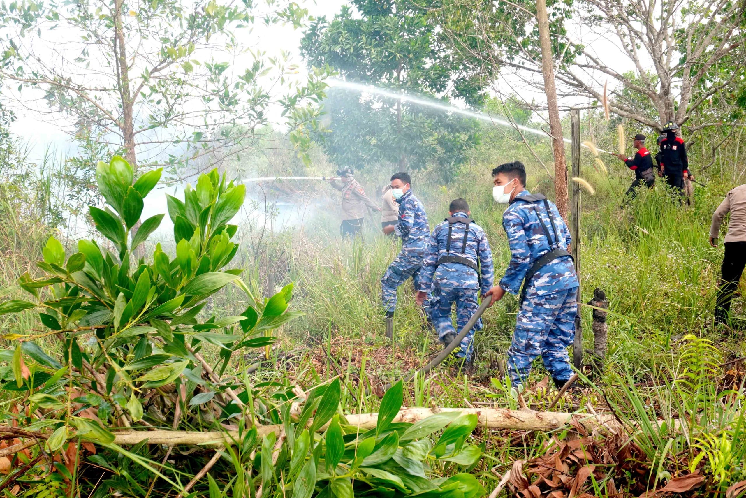 1002467714 Menembus Asap Karhutla Kalsel, Personel Lanud Sjamsudin Noor dan Kekuatan Udara Bergerak, Heli TNI AU dan Gabungan Dikerahkan, Wujud Negara Hadir