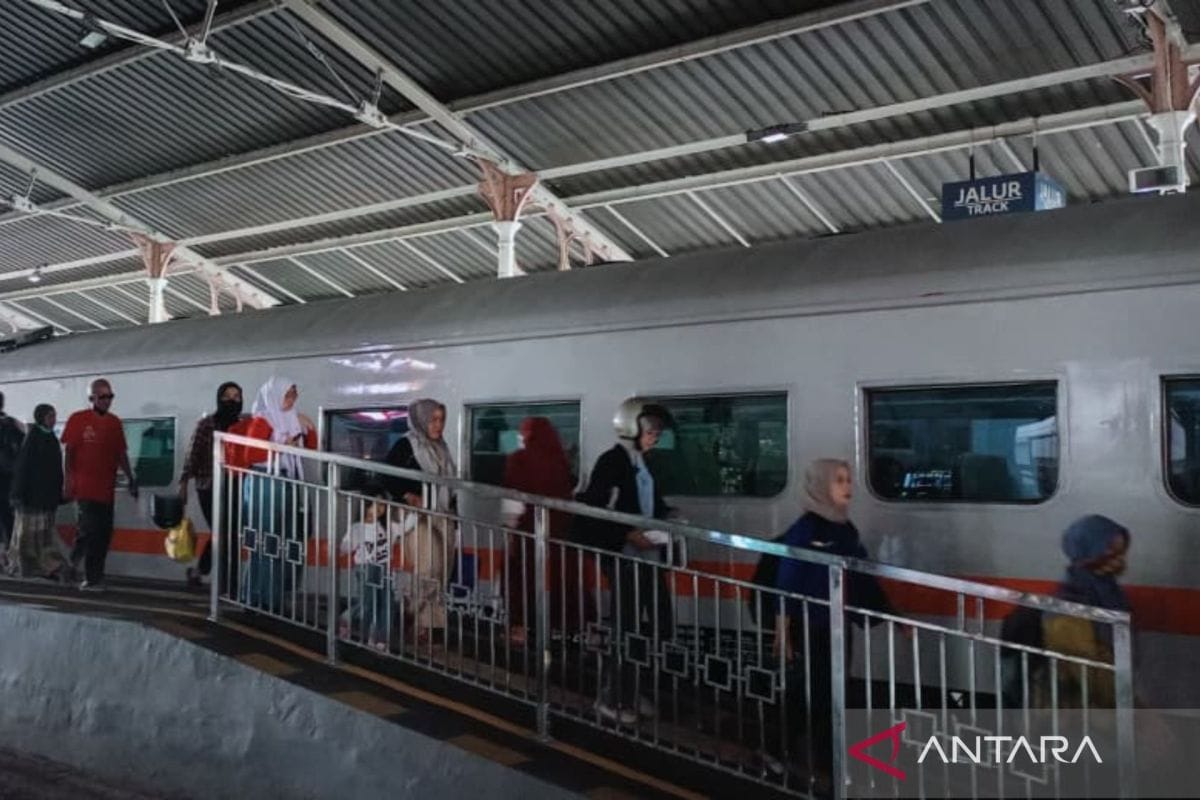 Stasiun Sidoarjo Layani Banyak Pelanggan saat Libur Maulid Nabi