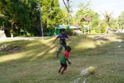 WhatsApp Image 2026-08-08 at 21.14.29 (1) Bukan Sekadar Membangun Desa, Satgas TMMD Ke-129 Hadirkan Keceriaan Bersama Anak-Anak Kampung Sesor