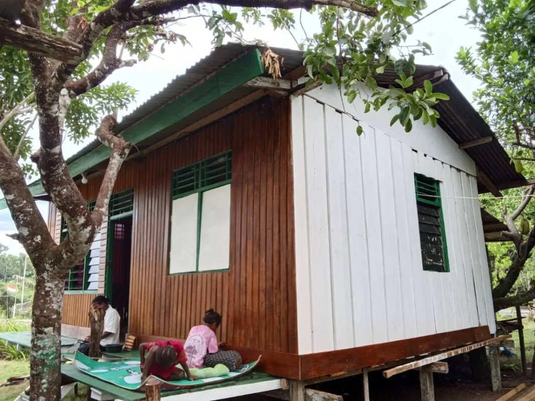 WhatsApp Image 2026-08-09 at 11.36.24(1) Rumah Bapak Herman Rampung 100 Persen, TMMD Ke-129 Wujudkan Hunian Layak dan Nyaman bagi Warga Kampung Sesor