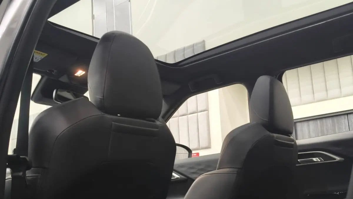 Mengatasi Kebocoran Sunroof Mobil: Penyebab dan Solusi Efektif Mengatasi Kebocoran Sunroof Mobil: Penyebab dan Solusi Efektif