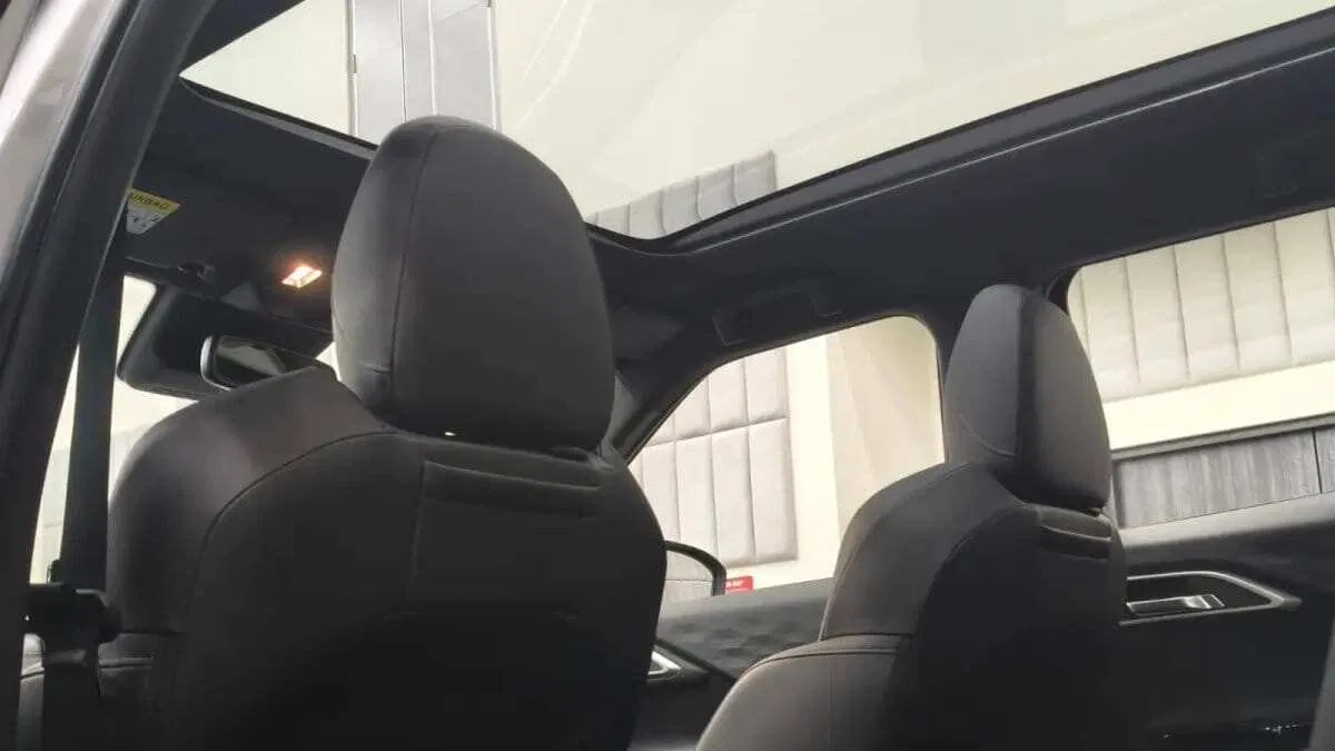Mengatasi Kebocoran Sunroof Mobil: Penyebab dan Solusi Efektif