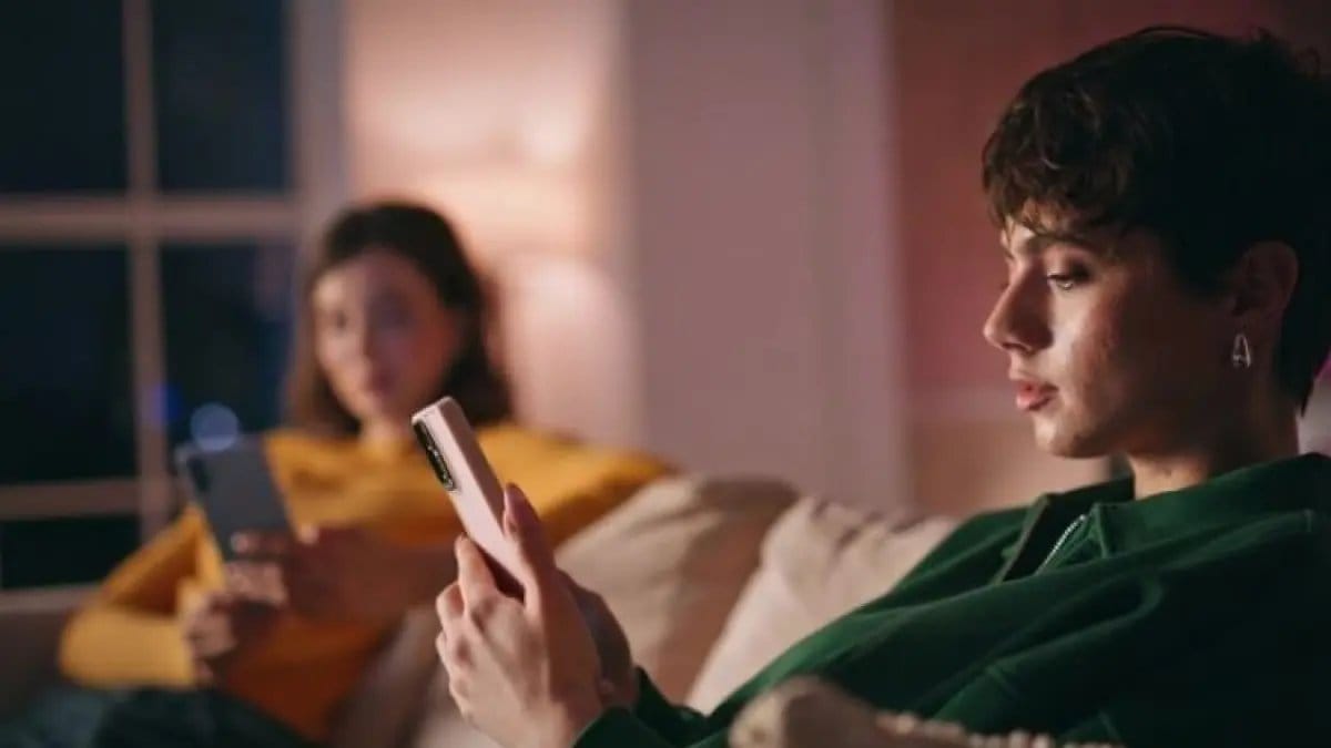 Mengenal Lima Zodiak yang Kecanduan Smartphone