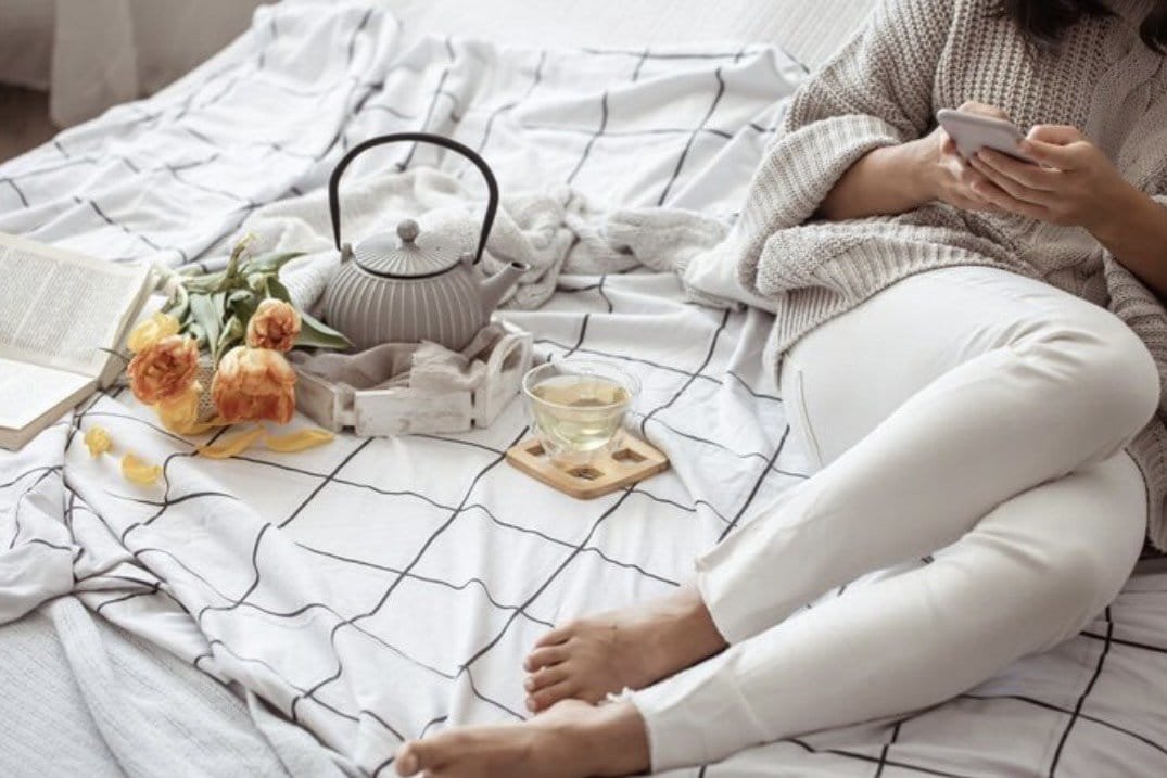 8 Kebiasaan Sebelum Tidur untuk Terlihat Awet Muda 8 Kebiasaan Sebelum Tidur untuk Terlihat Awet Muda
