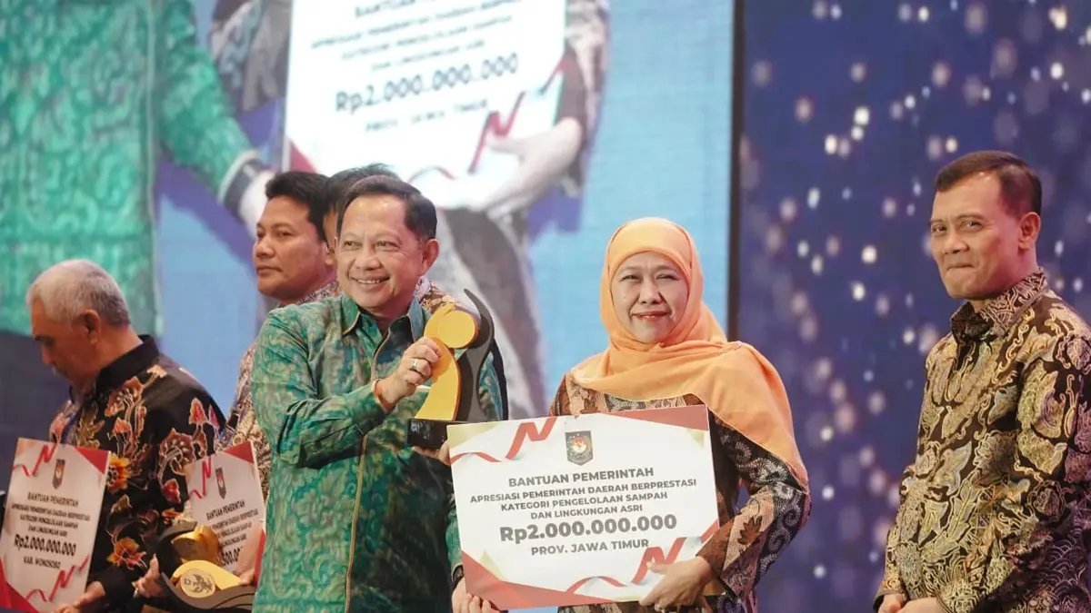 Jatim Raih Penghargaan Pengolahan Sampah Terbaik I Jatim Raih Penghargaan Pengolahan Sampah Terbaik I