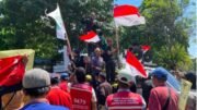 Aksi Jukir di Balai Kota Surabaya Soroti Kebijakan Parkir Aksi Jukir di Balai Kota Surabaya Soroti Kebijakan Parkir