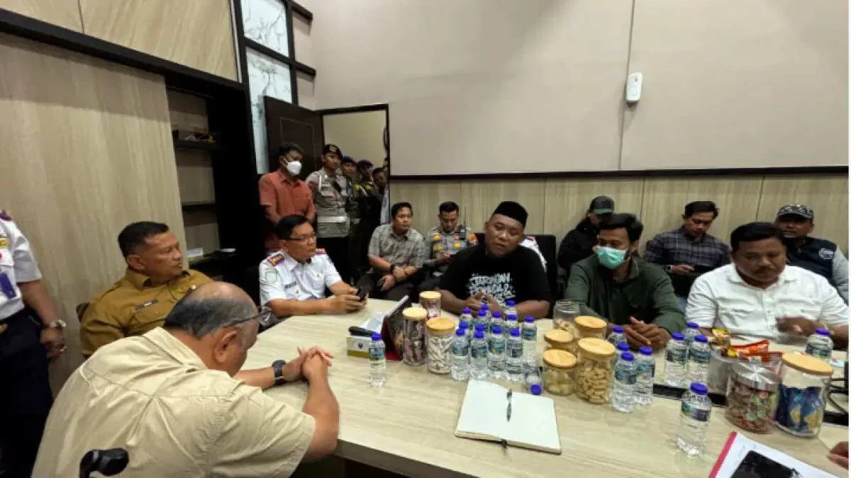 Aksi Juru Parkir Surabaya Tuntut Pertemuan dengan Wali Kota