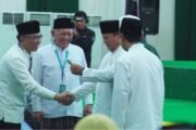 Presiden Prabowo Terima Kartu Anggota NU di Muktamar Ke-35 Presiden Prabowo Terima Kartu Anggota NU di Muktamar Ke-35