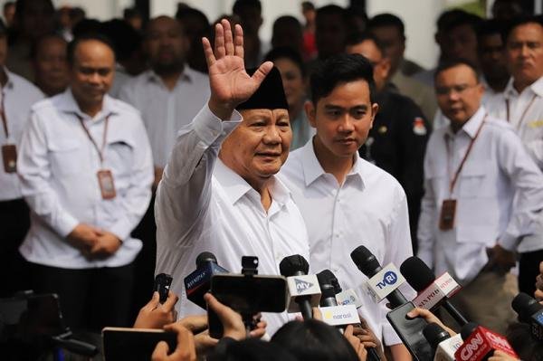 Kepuasan Publik terhadap Kinerja Prabowo dan Gibran Kepuasan Publik terhadap Kinerja Prabowo dan Gibran