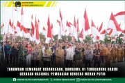 foto website - 2026-08-10T122123.210 Tanamkan Semangat Kebangsaan, Danramil 01 Tenggarong Hadiri Gerakan Nasional Pembagian Bendera Merah Putih