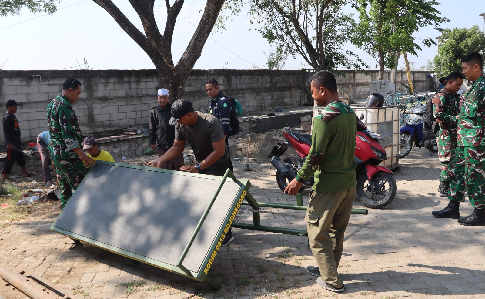 Dari Pesantren untuk Ibu Pertiwi: Kodim 0813 Bojonegoro Bangun Sarana Olahraga Militer, Siapkan Santri Jadi Prajurit TNI