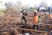 Pantau Langsung Perkembangan Karhutla, Komandan Lanud Sjamsudin Noor Bersama Forkopimda Kalsel Turun ke Lapangan Uji Fungsi Inovasi Injeksi Air