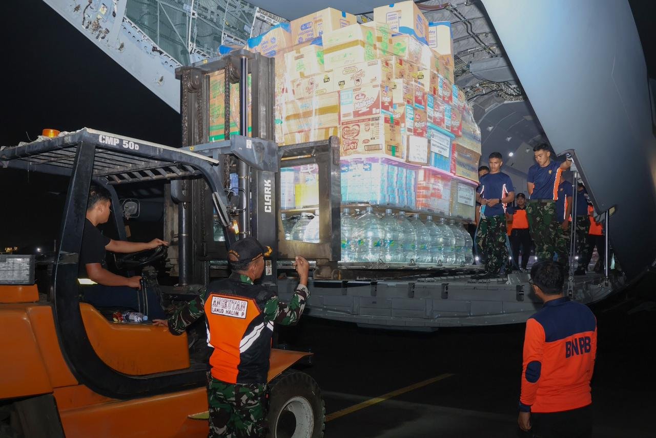 Hari Ketujuh Belas Penanganan Gempa NTT, TNI Salurkan 1.032,921 Ton Bantuan