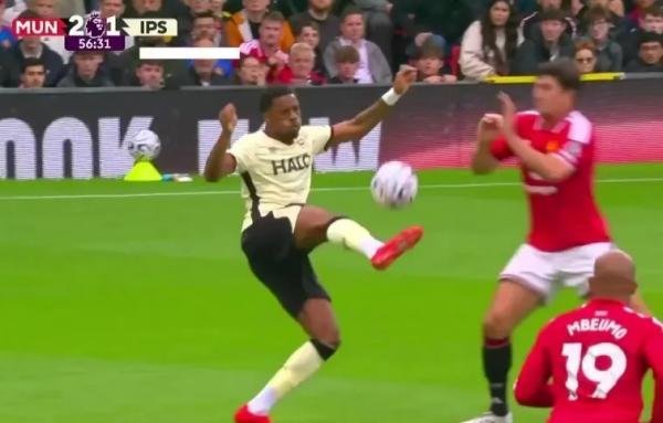 Gol Harry Maguire: Keputusan Kontroversial yang Mencuri Perhatian Gol Harry Maguire: Keputusan Kontroversial yang Mencuri Perhatian