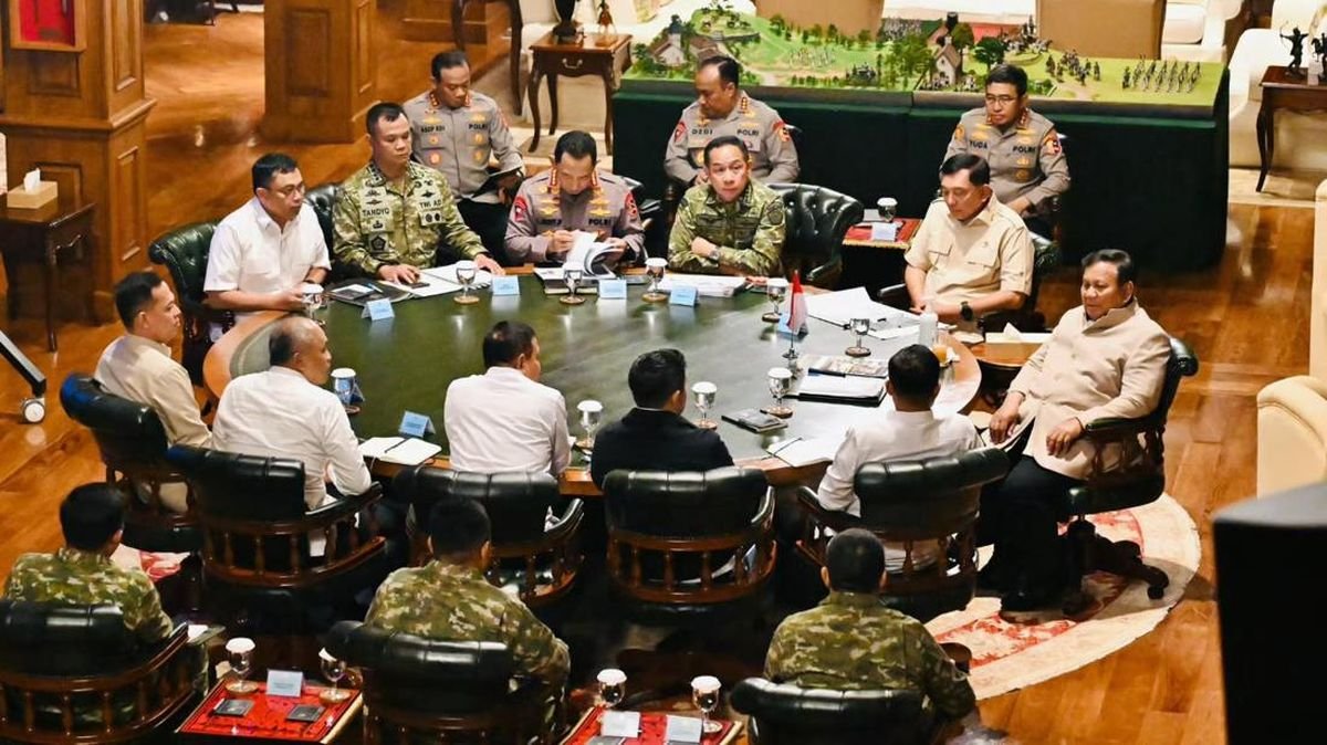 Pertemuan Prabowo dengan Panglima TNI dan Kapolri mengenai Karhutla