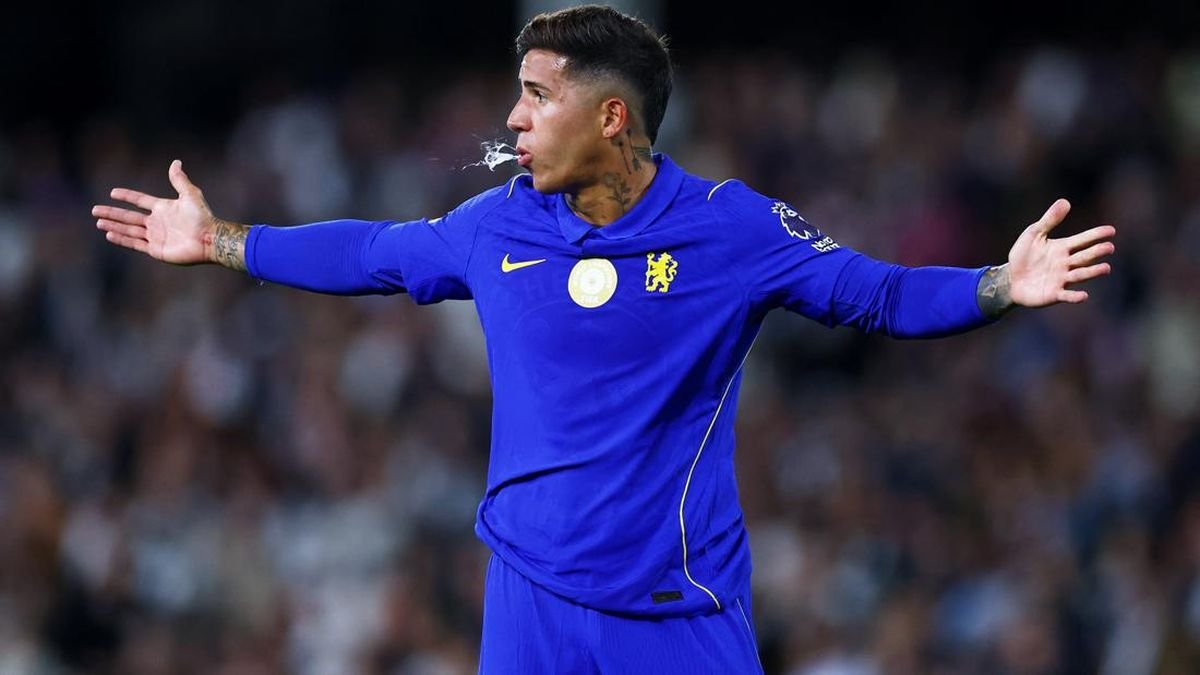 Pesan Emosional Enzo Fernandez untuk Penggemar Chelsea Pesan Emosional Enzo Fernandez untuk Penggemar Chelsea