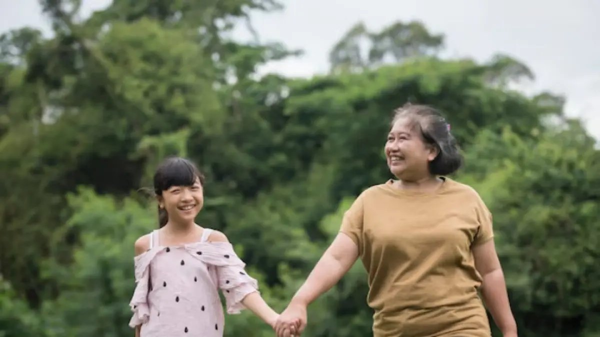 Kebiasaan Kecil Kakek-Nenek yang Membuat Cucunya Rindu