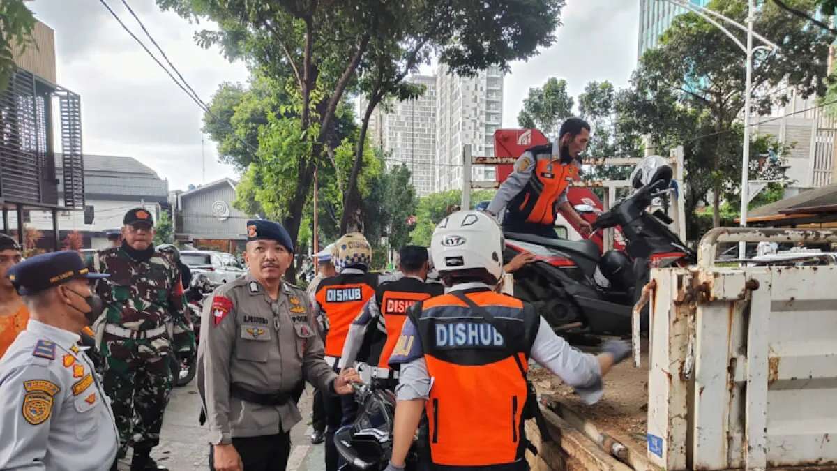Penangkapan Juru Parkir yang Diduga Intimidasi Pengendara Wanita di Surabaya