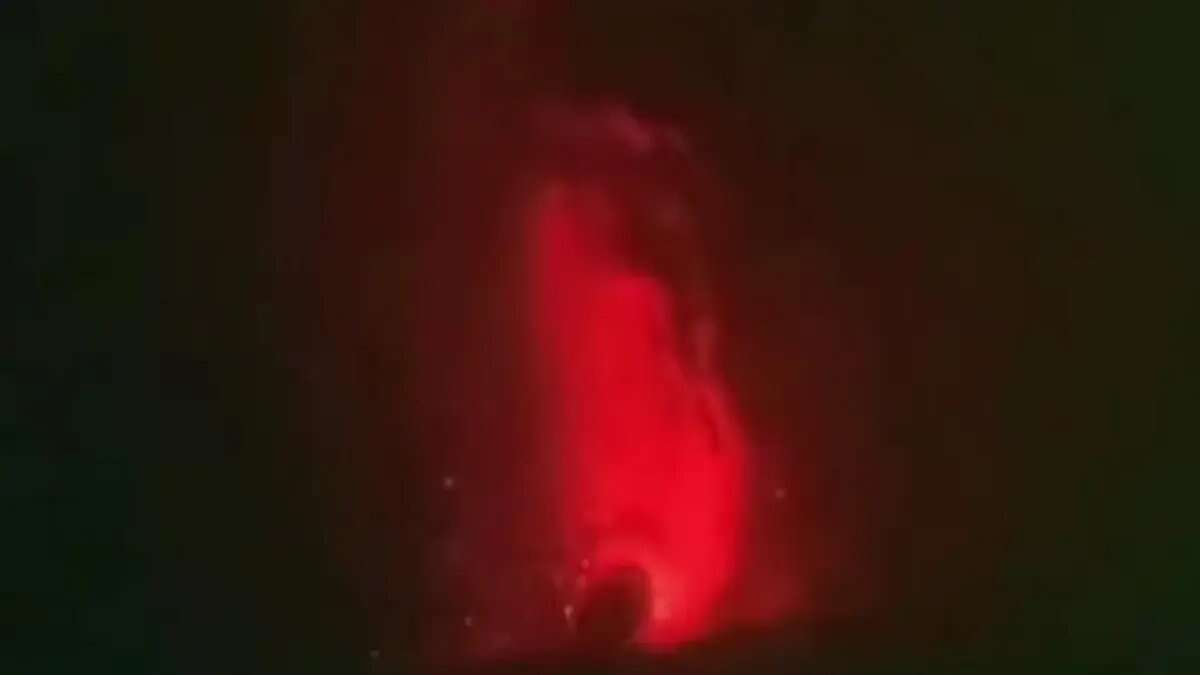 Erupsi Gunung Anak Krakatau dan Dampaknya Terhadap Operasional Bandara Erupsi Gunung Anak Krakatau dan Dampaknya Terhadap Operasional Bandara