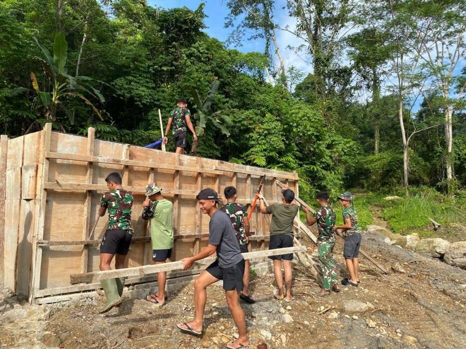 Pembangunan Jembatan Modular untuk Akses Masyarakat Lolomoyo