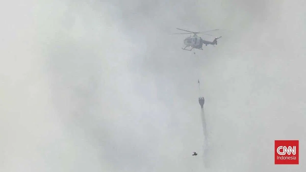 Kebakaran TPA Galuga Bogor: Usaha Pemadaman Melalui Water Bombing Kebakaran TPA Galuga Bogor: Usaha Pemadaman Melalui Water Bombing