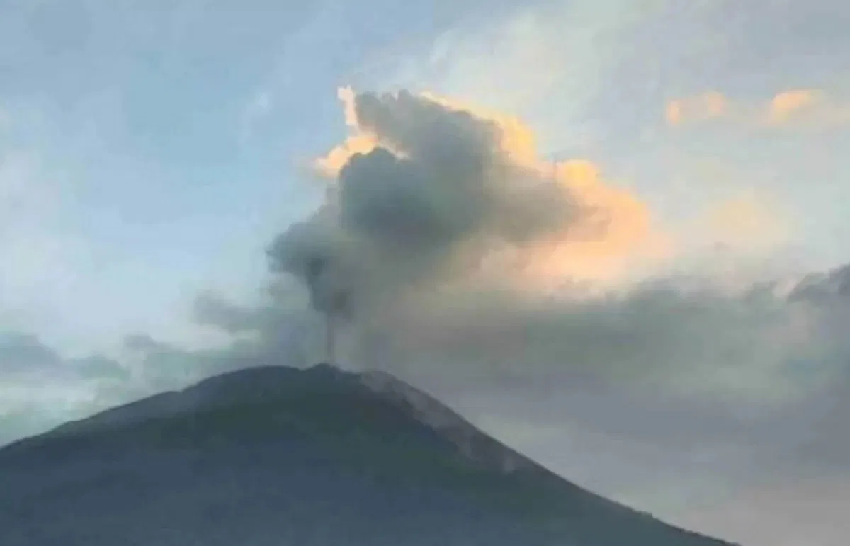 Ancaman Abu Vulkanik Lewotolok terhadap Penerbangan NTT
