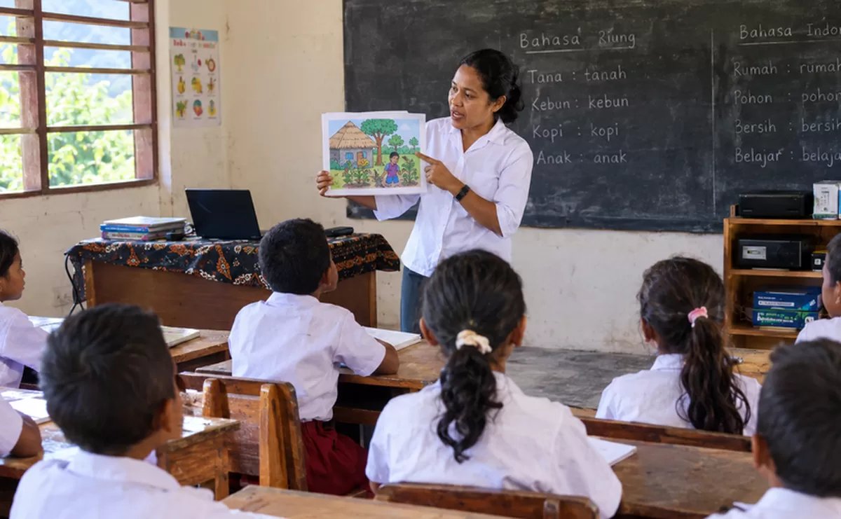 Tantangan Pendidikan di Riung Barat: Mengandalkan Bahasa Ibu dan Media Offline Tantangan Pendidikan di Riung Barat: Mengandalkan Bahasa Ibu dan Media Offline