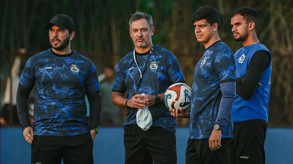 Kesiapan Arema FC Menantang PSM Makassar di BRI Super League Kesiapan Arema FC Menantang PSM Makassar di BRI Super League