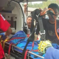 Kecelakaan Mobil Elf di Kali Cikumpa: 13 Penumpang Dilarikan ke Rumah Sakit Kecelakaan Mobil Elf di Kali Cikumpa: 13 Penumpang Dilarikan ke Rumah Sakit