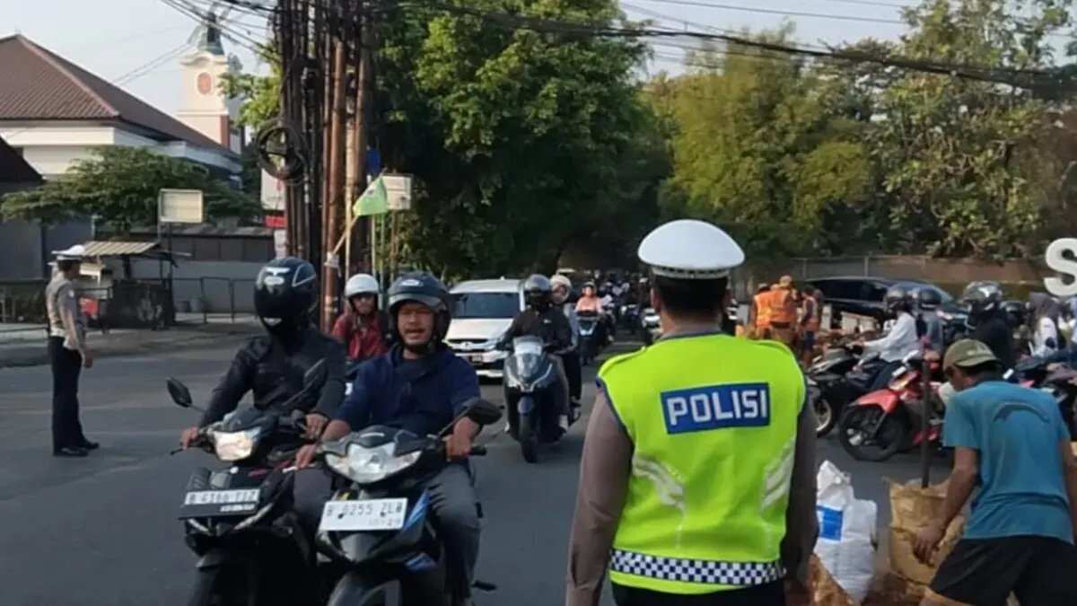 Proyek Galian Air Bersih di Cinere Memicu Kemacetan Parah Proyek Galian Air Bersih di Cinere Memicu Kemacetan Parah