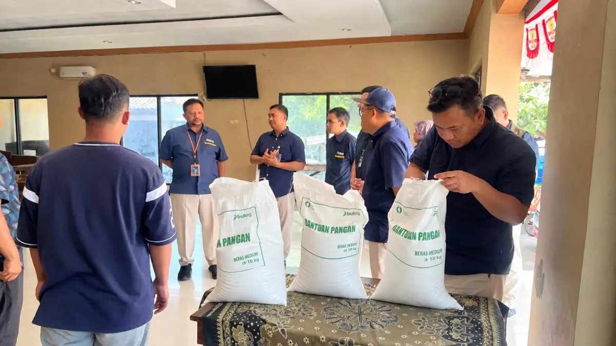 BULOG Jamin Mutu Bantuan Pangan, Perkuat Pengawasan Pengolahan Beras di Cirebon BULOG Jamin Mutu Bantuan Pangan, Perkuat Pengawasan Pengolahan Beras di Cirebon