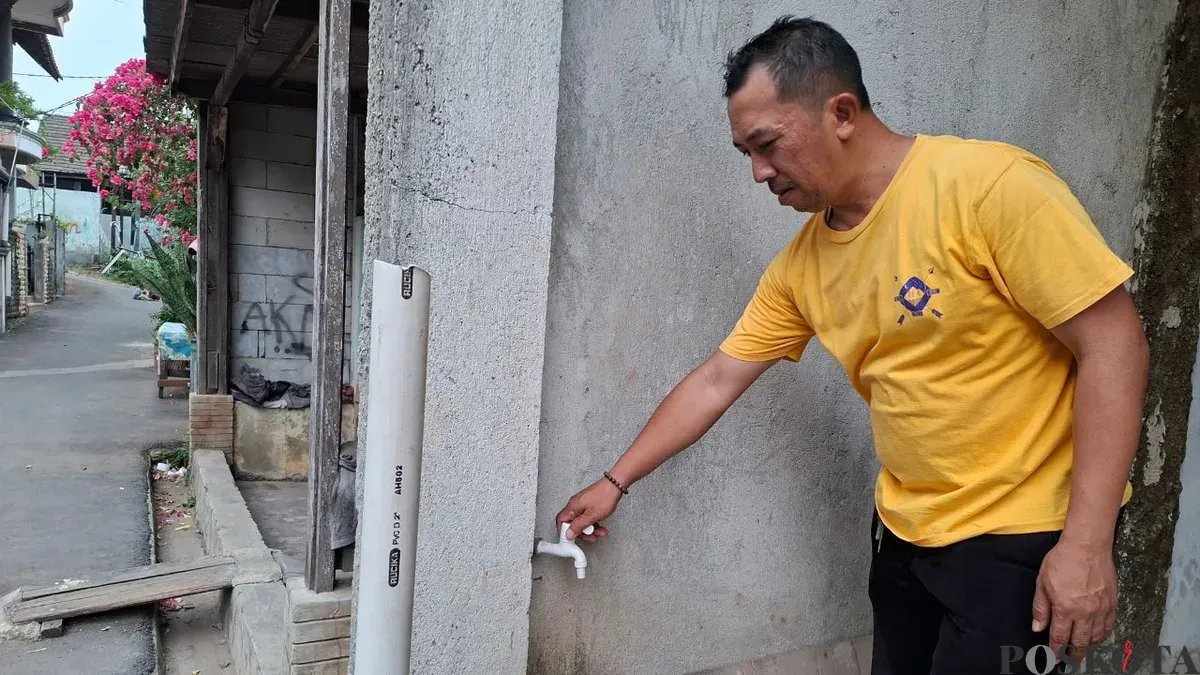 Krisis Air Bersih Akibat Kemarau Panjang di Depok Krisis Air Bersih Akibat Kemarau Panjang di Depok