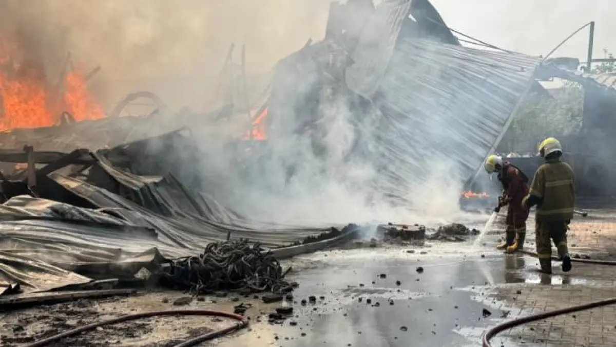 Bencana Kebakaran Pabrik di Tangerang yang Tak Kunjung Padam