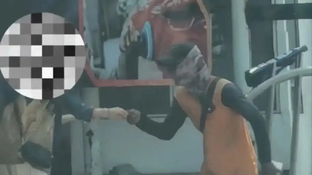 Dua Pegawai DLH Surabaya Dipecat Karena Pungli Terhadap Pelaku Usaha Dua Pegawai DLH Surabaya Dipecat Karena Pungli Terhadap Pelaku Usaha