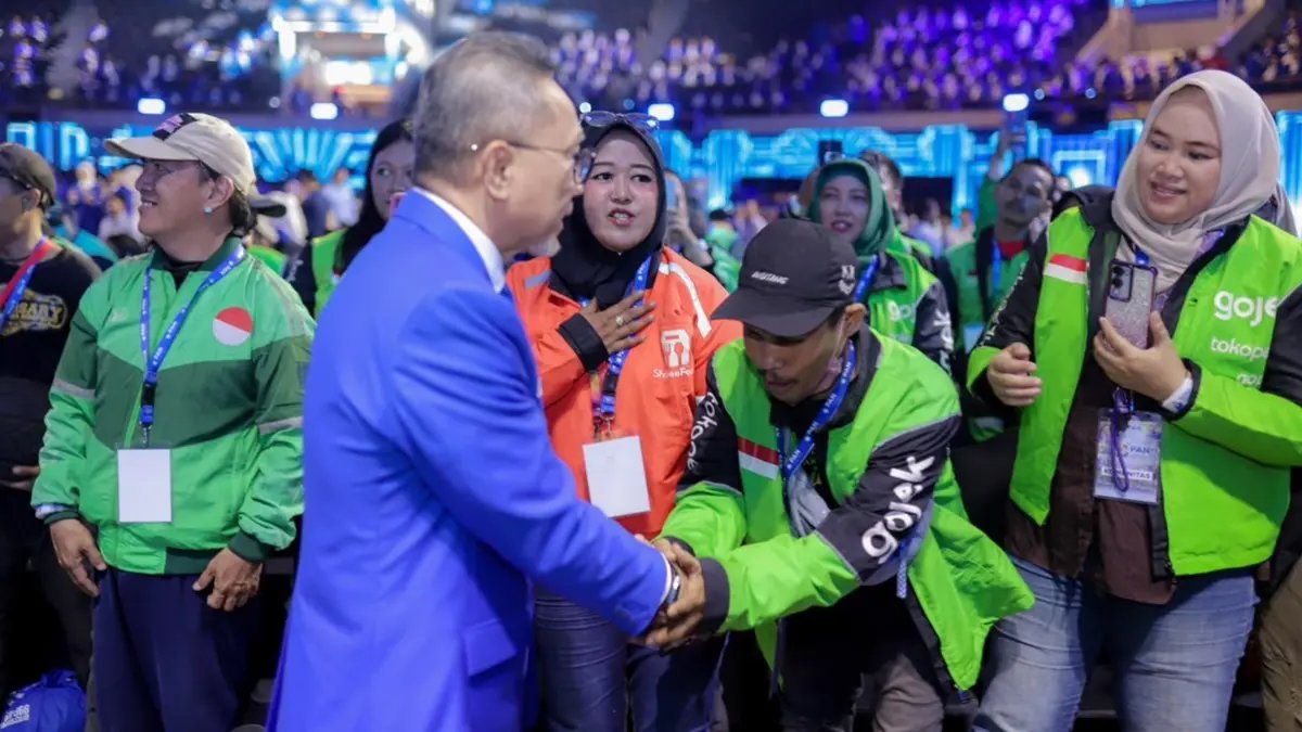 Penghargaan untuk Pekerja Keras di HUT ke-28 PAN