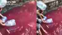 Misteri Warna Merah pada Mata Air Keramat di Bogor