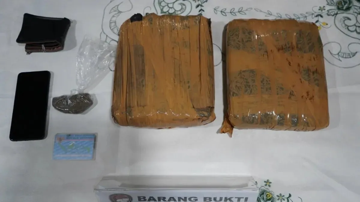 Penggerebekan Pengedar Ganja di Duren Sawit: Modus Baru dengan Jasa Kurir