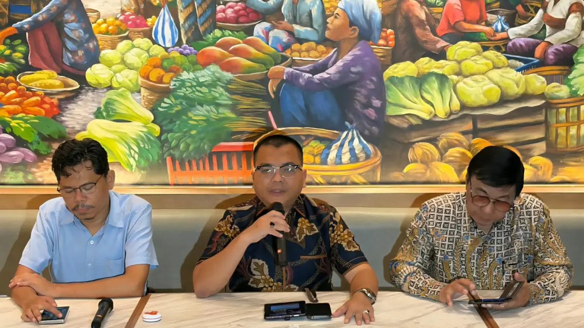 Sorotan Denny Indrayana atas Pemenuhan Syarat Pendidikan Gibran