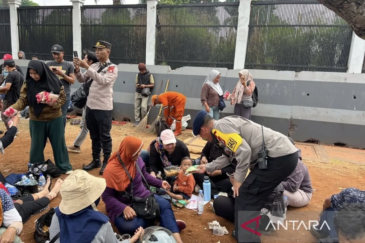 Pelayanan Humanis Polisi dalam Aksi Hari Tani
