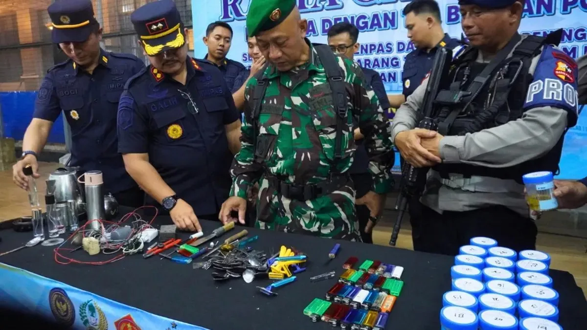 Operasi Gabungan Amankan Rutan Depok dari Barang Terlarang Operasi Gabungan Amankan Rutan Depok dari Barang Terlarang