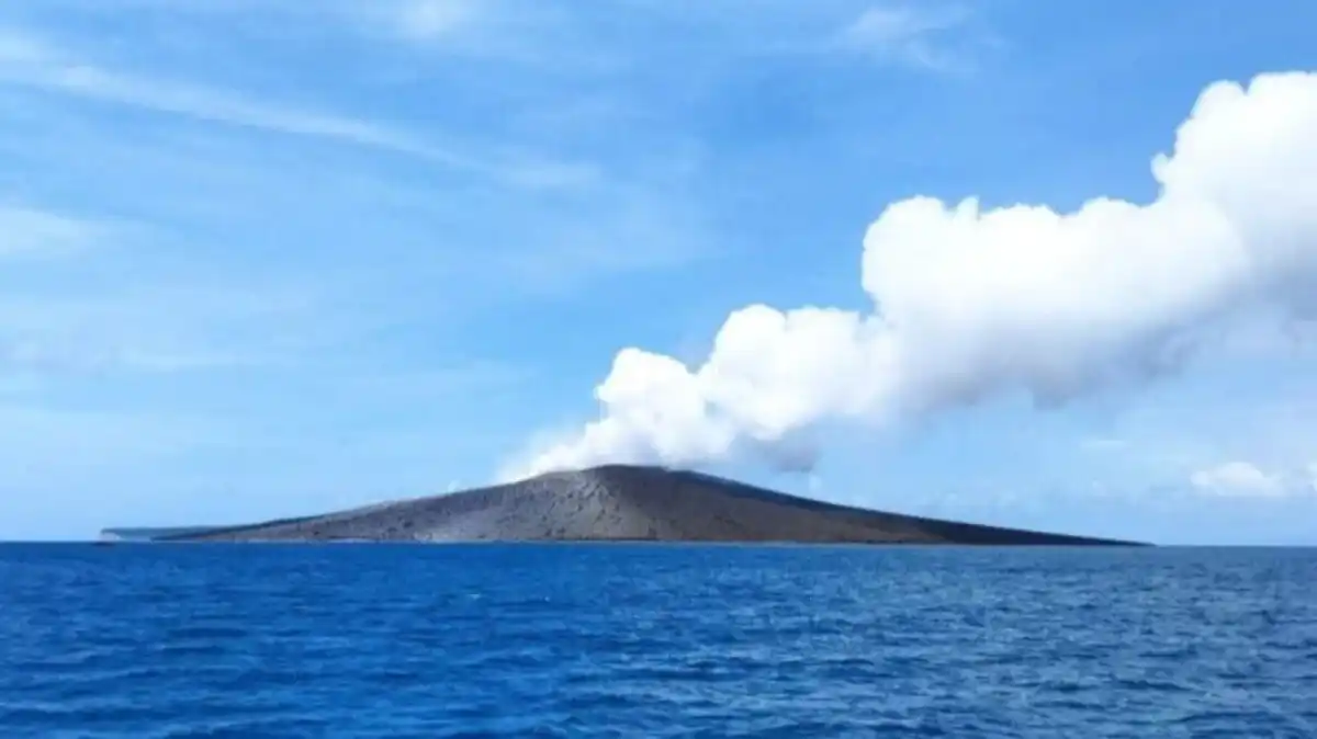 Transformasi Menakjubkan Gunung Anak Krakatau Pasca Keruntuhan