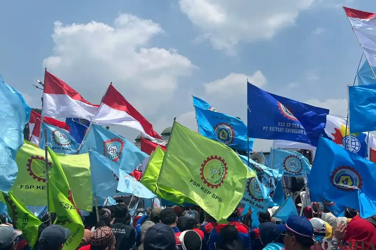 Tuntutan Buruh dalam Aksi Besar di Depan Gedung DPR