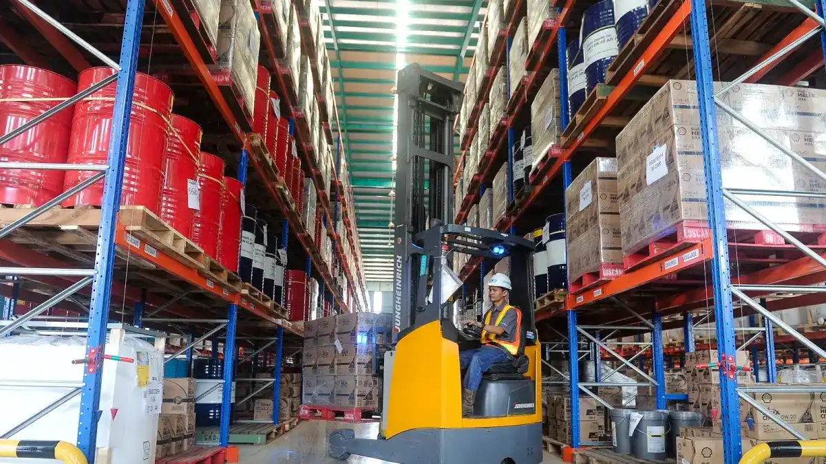 Pengaruh Pergudangan di Surabaya terhadap Industri Logistik